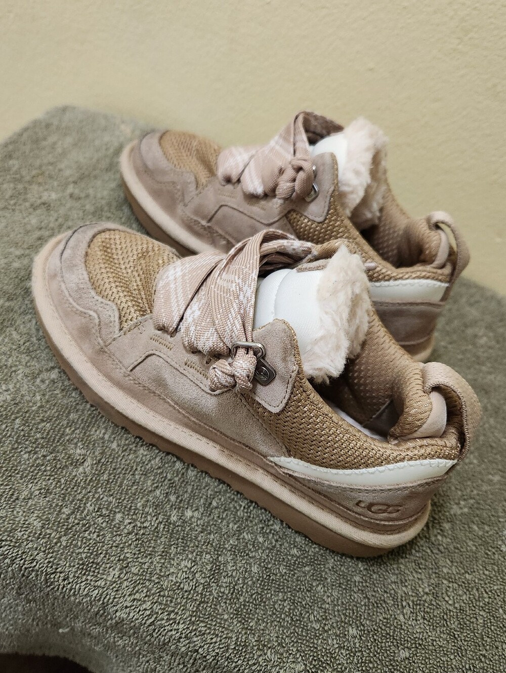 UGG Kids' Tan Suede & Shearling Lined Sneakers Girls Size 2